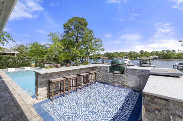 862 Bay Grove Road, Freeport, FL 32439