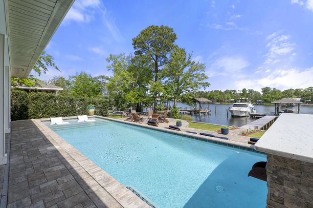 862 Bay Grove Road, Freeport, FL 32439