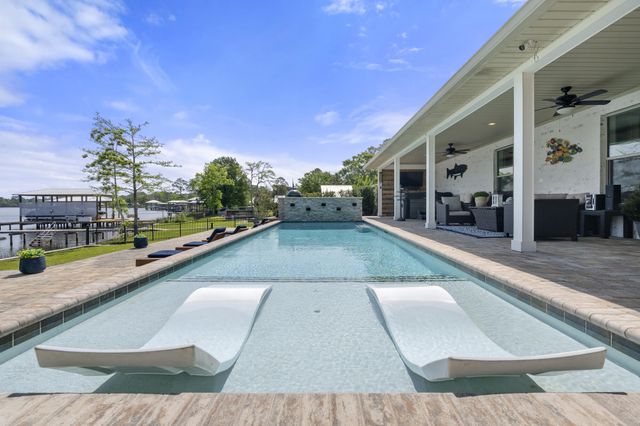 862 Bay Grove Road, Freeport, FL 32439