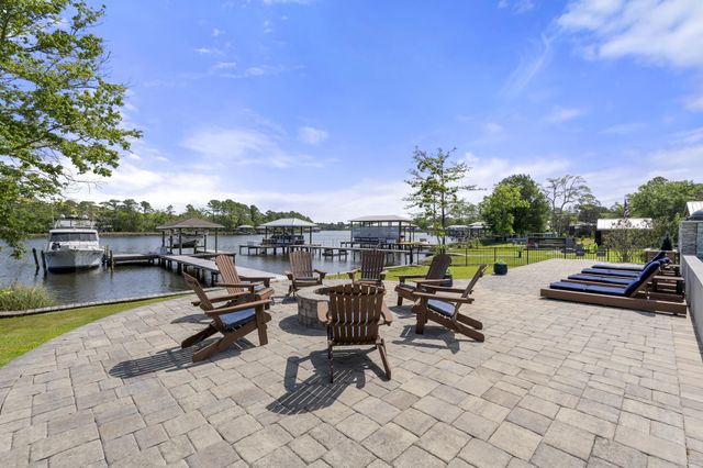 862 Bay Grove Road, Freeport, FL 32439