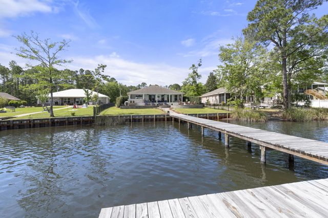 862 Bay Grove Road, Freeport, FL 32439