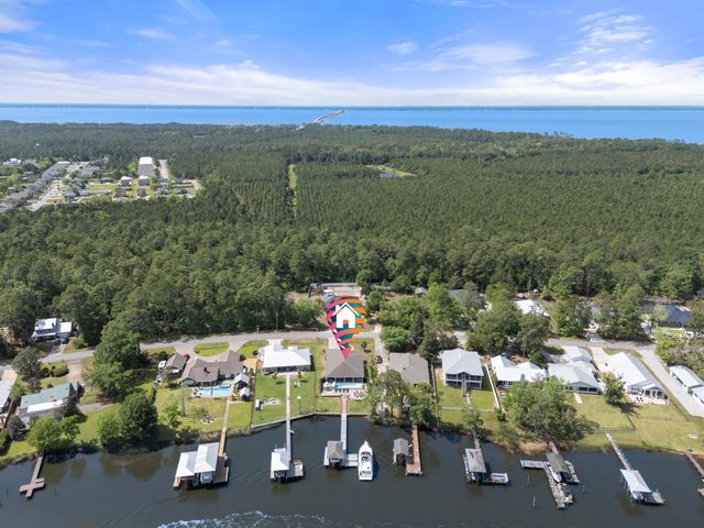 862 Bay Grove Road, Freeport, FL 32439