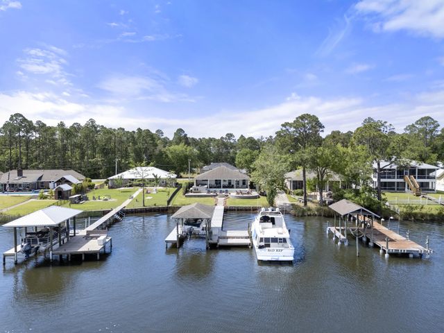 862 Bay Grove Road, Freeport, FL 32439