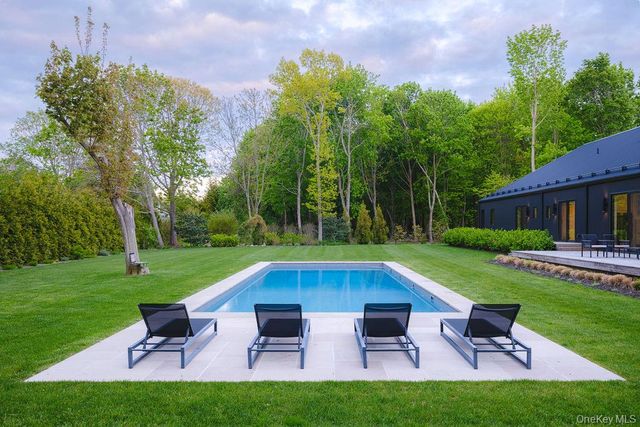 1895 Pequash Avenue, Cutchogue, NY 11935