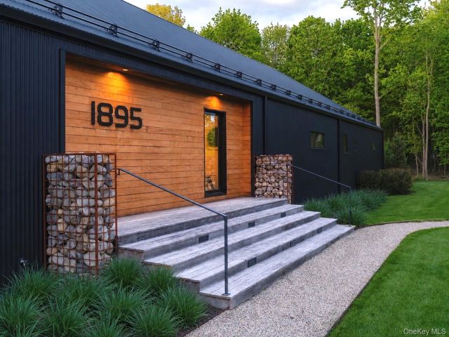 1895 Pequash Avenue, Cutchogue, NY 11935