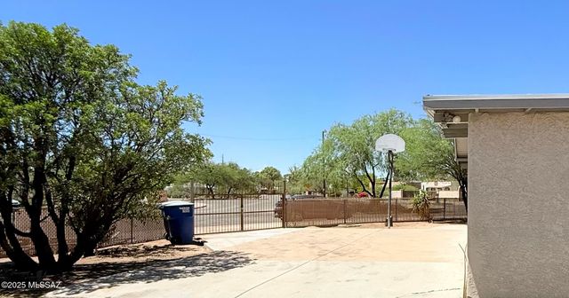 4024 E Santa Barbara Avenue, Tucson, AZ 85711