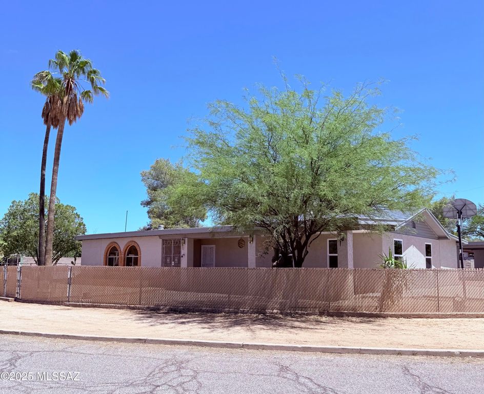 4024 E Santa Barbara Avenue, Tucson, AZ 85711