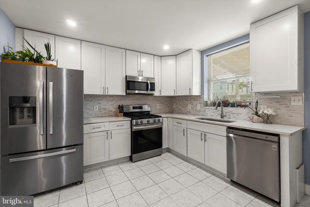 4 N EAST AVE, Baltimore, MD 21224