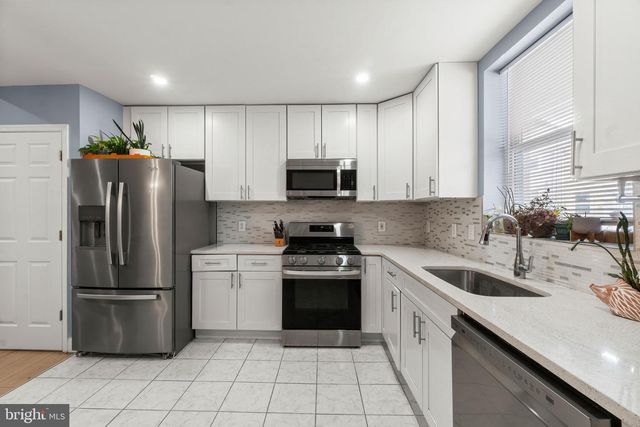4 N EAST AVE, Baltimore, MD 21224