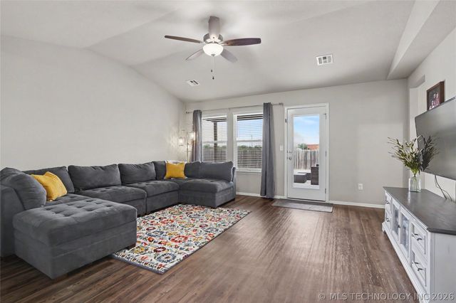 9417 E 131st Place S, Bixby, OK 74008
