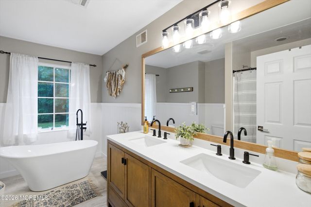 19 Goldfinch Road, Jackson, NJ 08527