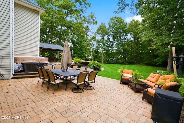 19 Goldfinch Road, Jackson, NJ 08527