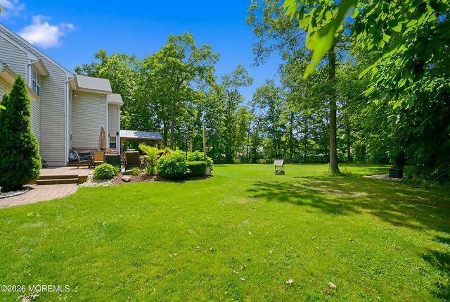 19 Goldfinch Road, Jackson, NJ 08527