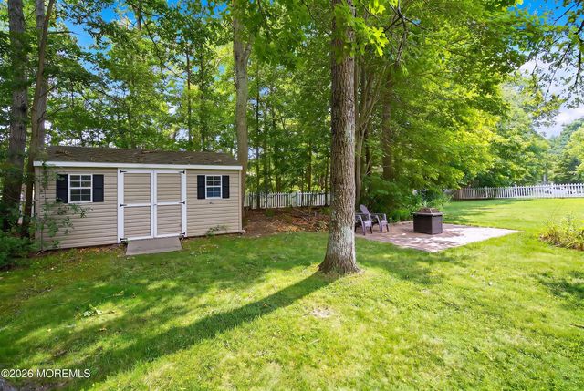19 Goldfinch Road, Jackson, NJ 08527