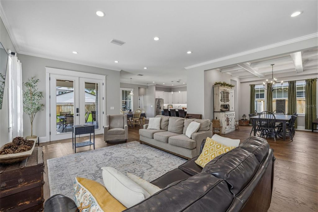 Image 12 of property listing at 306 E EMMA STREET, Tampa, FL 33603