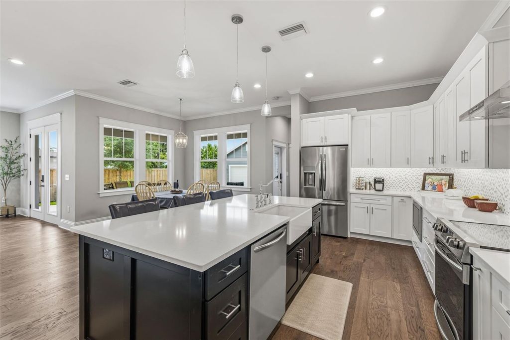 Image 17 of property listing at 306 E EMMA STREET, Tampa, FL 33603
