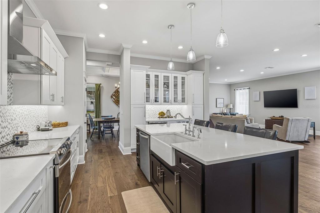 Image 18 of property listing at 306 E EMMA STREET, Tampa, FL 33603