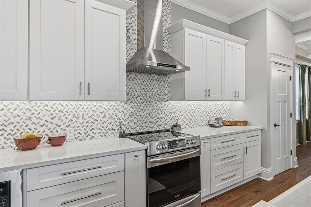 Image 20 of property listing at 306 E EMMA STREET, Tampa, FL 33603