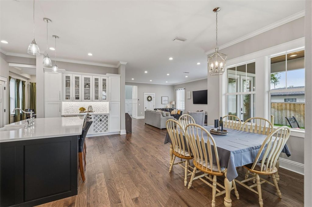 Image 21 of property listing at 306 E EMMA STREET, Tampa, FL 33603
