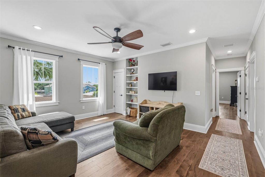 Image 33 of property listing at 306 E EMMA STREET, Tampa, FL 33603