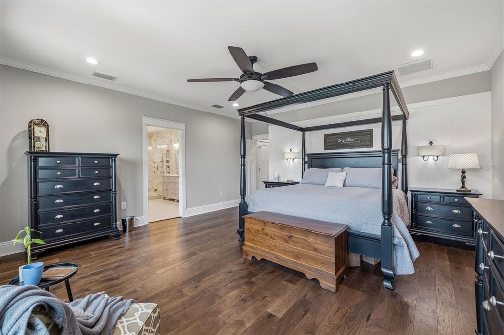 Image 37 of property listing at 306 E EMMA STREET, Tampa, FL 33603