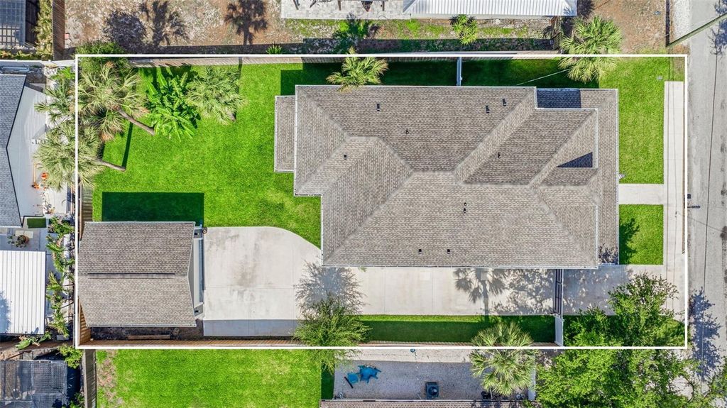 Image 9 of property listing at 306 E EMMA STREET, Tampa, FL 33603
