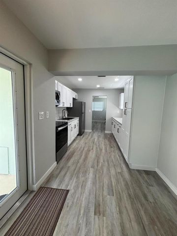 9109 BAMBOO Drive, Palm Beach Gardens, FL 33410