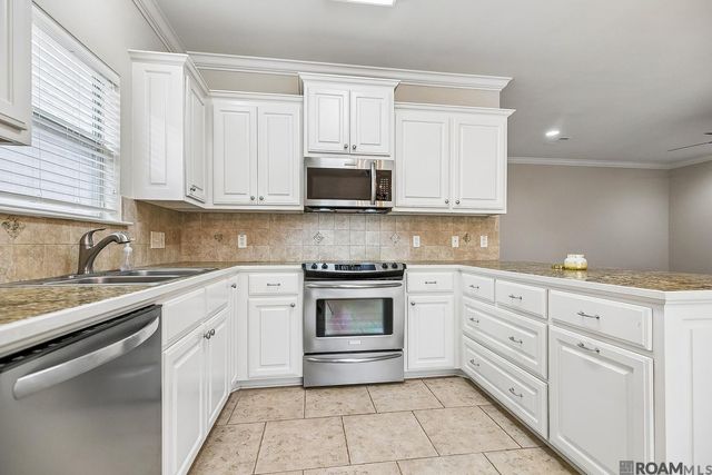 5310 Courtyard Dr, Gonzales, LA 70737