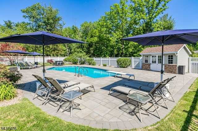 22 Cleveland Cir, Montgomery Twp., NJ 08558