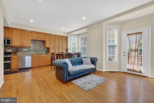 8010 READINGTON CT, Springfield, VA 22152