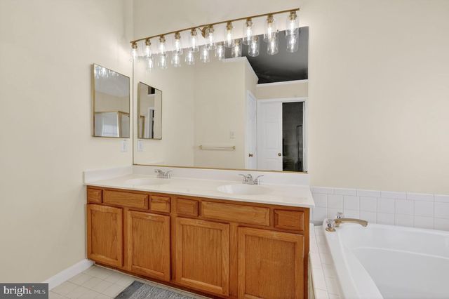 8010 READINGTON CT, Springfield, VA 22152