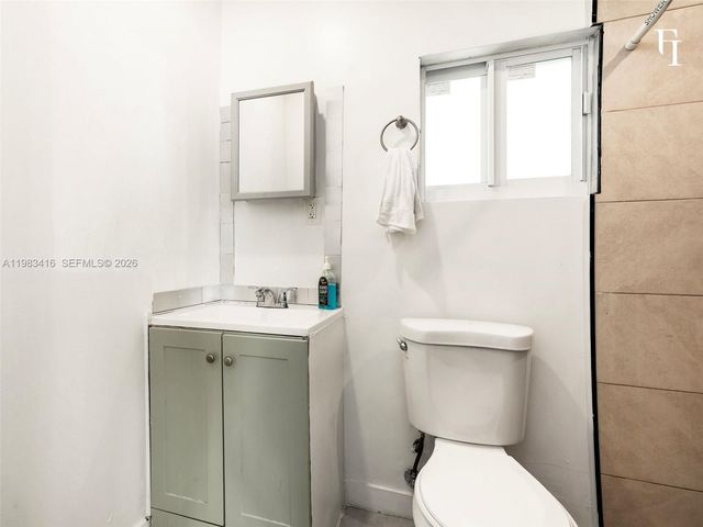 1195 NW 48th St, Miami, FL 33127