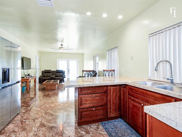 1195 NW 48th St, Miami, FL 33127