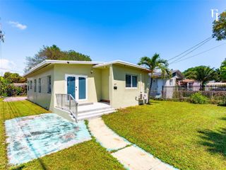 1195 NW 48th St, Miami, FL 33127