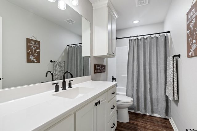 19890 Meadow West Lane, Flint, TX 75762