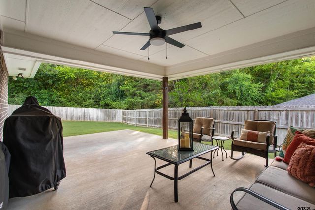19890 Meadow West Lane, Flint, TX 75762