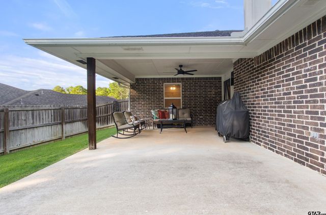 19890 Meadow West Lane, Flint, TX 75762
