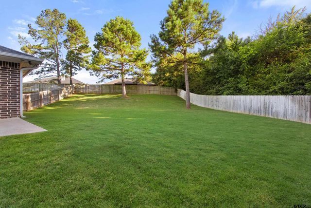 19890 Meadow West Lane, Flint, TX 75762