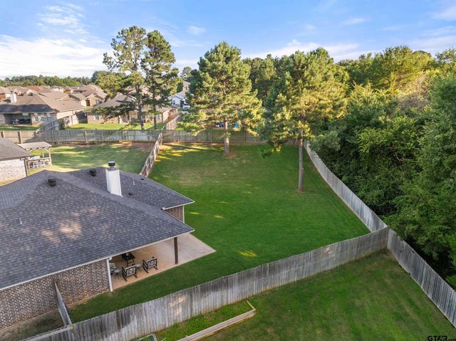 19890 Meadow West Lane, Flint, TX 75762