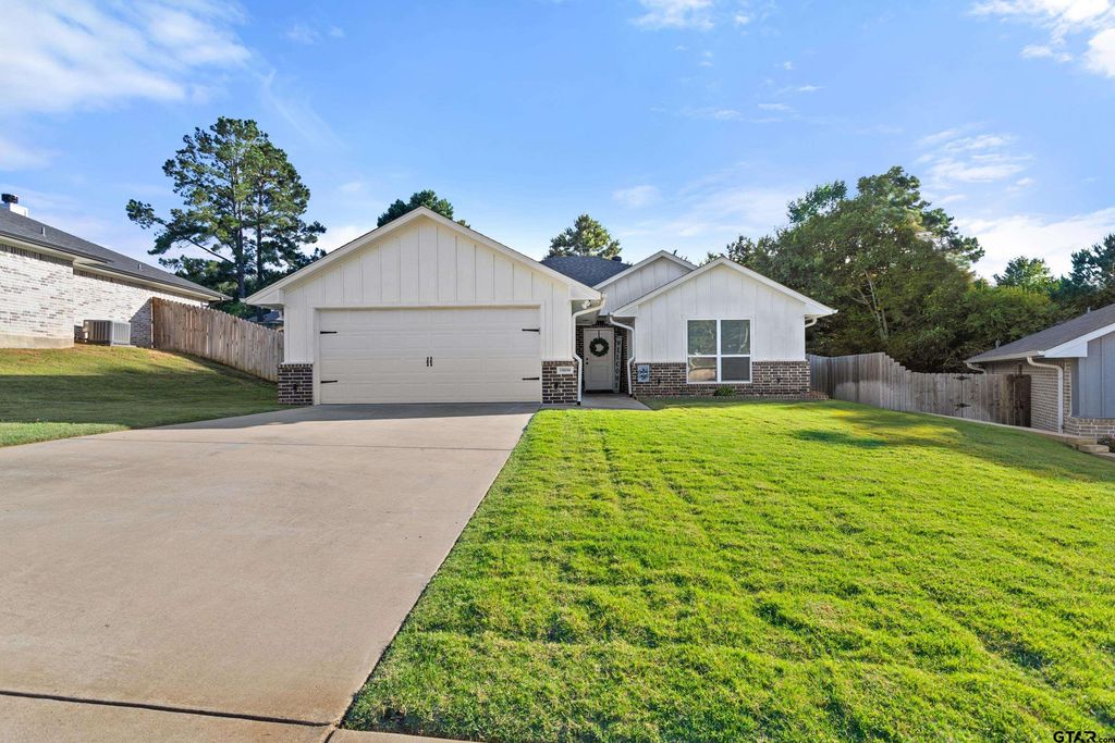 19890 Meadow West Lane, Flint, TX 75762