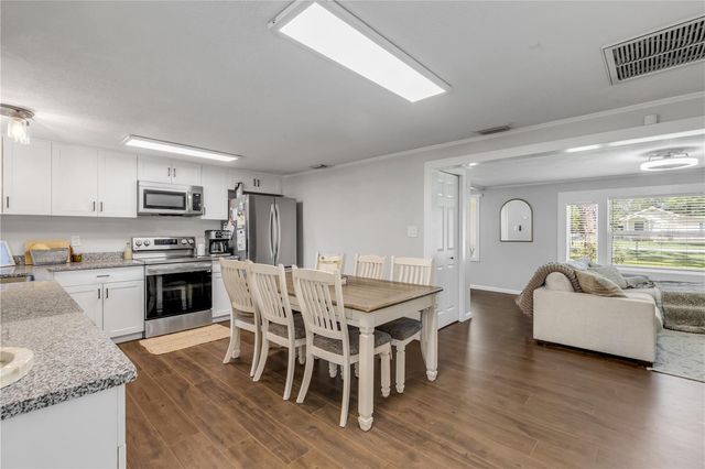 1402 E VOORHIS AVENUE, Deland, FL 32724