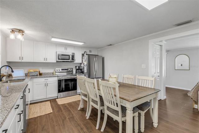 1402 E VOORHIS AVENUE, Deland, FL 32724