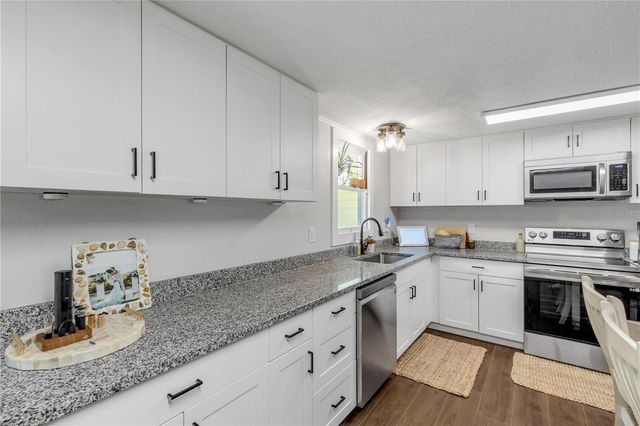 1402 E VOORHIS AVENUE, Deland, FL 32724