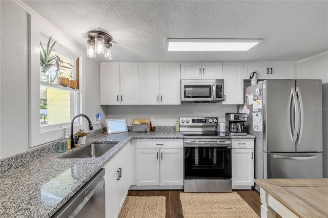 1402 E VOORHIS AVENUE, Deland, FL 32724