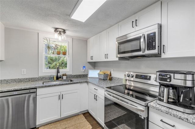 1402 E VOORHIS AVENUE, Deland, FL 32724