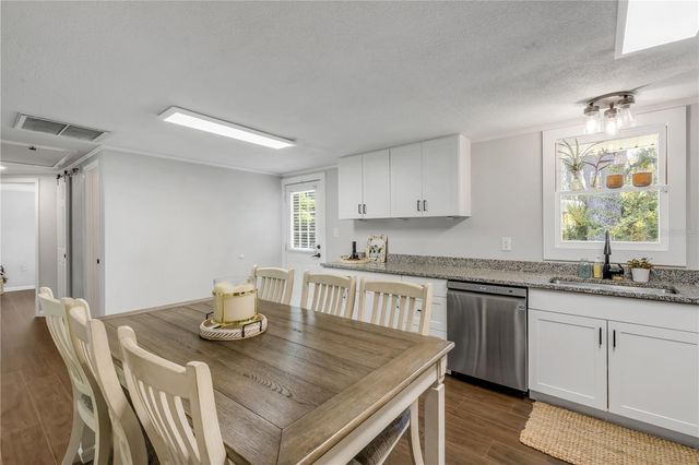 1402 E VOORHIS AVENUE, Deland, FL 32724