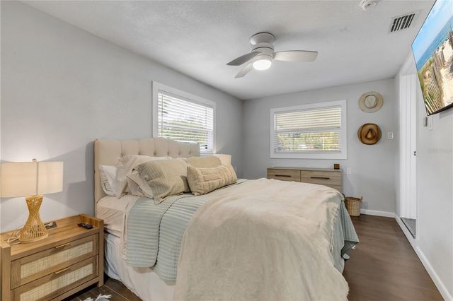 1402 E VOORHIS AVENUE, Deland, FL 32724