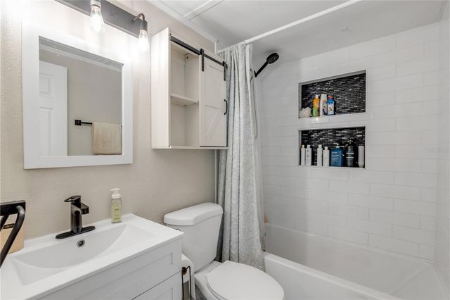 1402 E VOORHIS AVENUE, Deland, FL 32724
