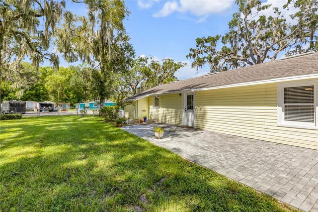 1402 E VOORHIS AVENUE, Deland, FL 32724