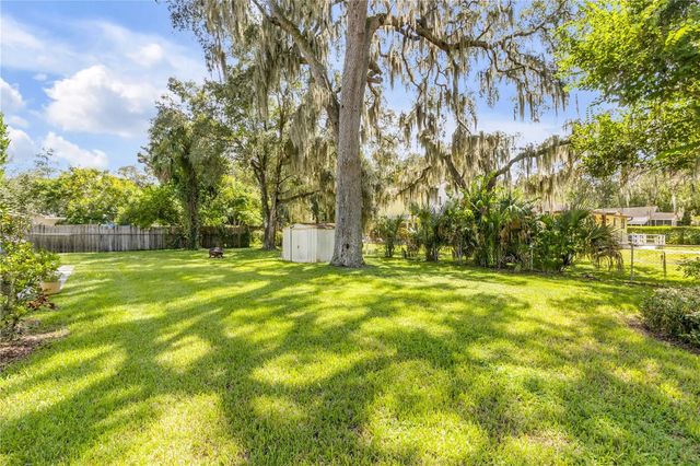 1402 E VOORHIS AVENUE, Deland, FL 32724